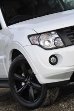 Mitsubishi Shogun Black 2012 года (UK)